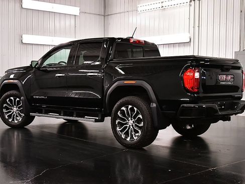 Used 2024 GMC Canyon Denali AWD/4WD image 5