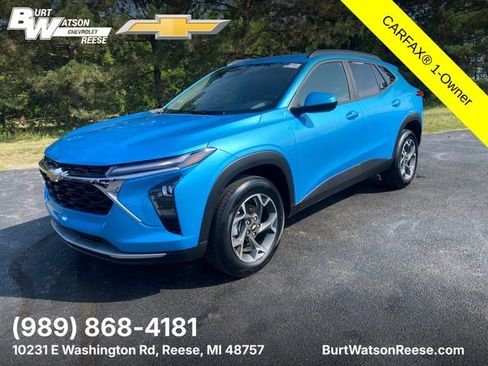 Used 2025 Chevrolet Trax LT FWD image 1
