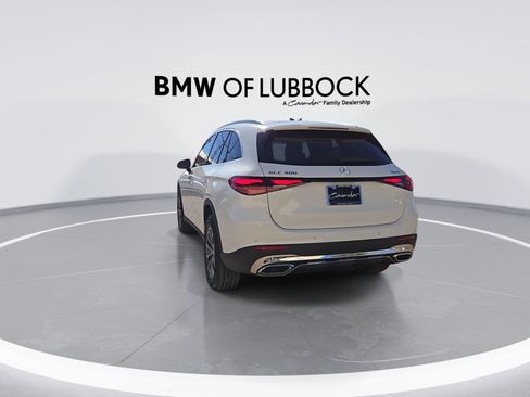 Used 2025 Mercedes-Benz GLC 300 4MATIC image 7