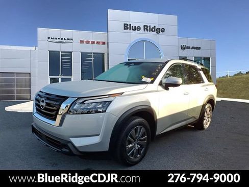Used 2025 Nissan Pathfinder SV AWD/4WD image 1