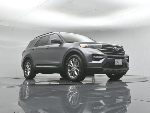 Certified 2021 Ford Explorer XLT w/ Equipment Group 202A RWD image 51