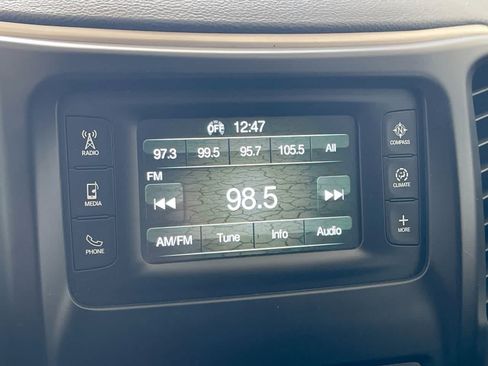 Used 2016 Jeep Cherokee Latitude AWD/4WD image 16