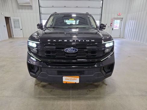 Used 2025 Ford Expedition Active AWD/4WD image 3