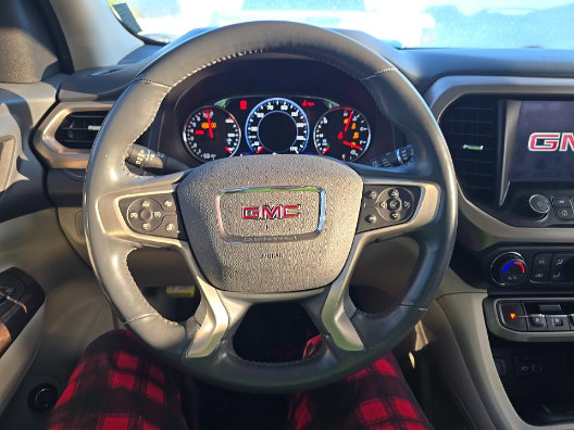 Used 2021 GMC Acadia Denali w/ Denali Technology Package FWD image 9