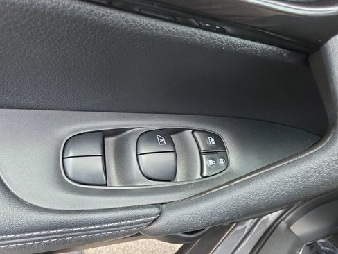 Used 2020 Nissan Rogue SV w/ Premium Package AWD/4WD image 13