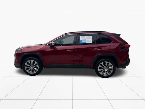 Used 2019 Toyota RAV4 XLE Premium AWD/4WD image 4