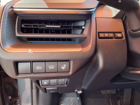 Certified 2025 Toyota Prius XLE FWD image 17