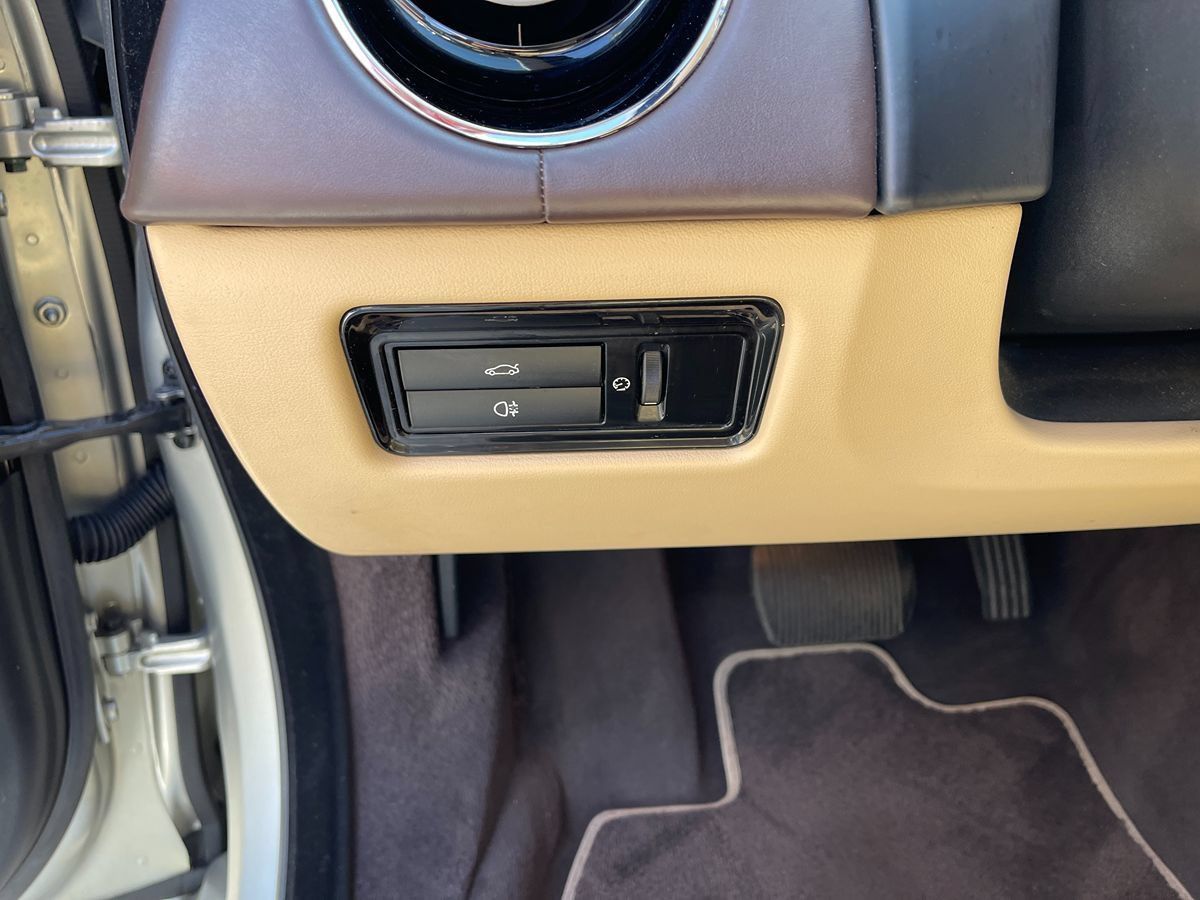 Used 2012 Jaguar XJ RWD image 19