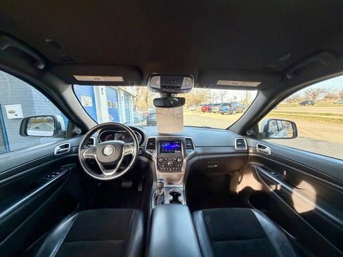 Used 2018 Jeep Grand Cherokee Altitude AWD/4WD image 17