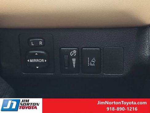 Used 2018 Toyota RAV4 Limited image 25