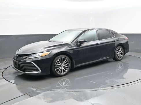 Used 2024 Toyota Camry XLE w/ Navigation Package image 1