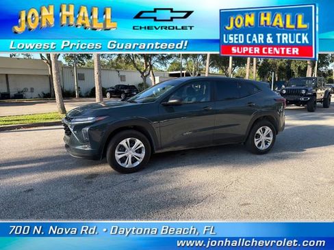 Used 2025 Chevrolet Trax LS w/ Driver Confidence Package image 3