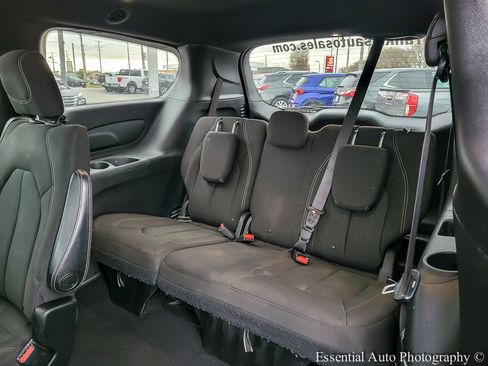 Used 2018 Chrysler Pacifica Touring Plus image 11