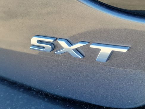 Used 2016 Dodge Charger SXT RWD image 9