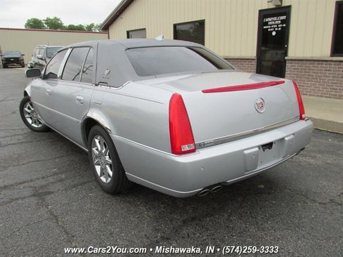 Used 2010 Cadillac DTS Luxury image 4