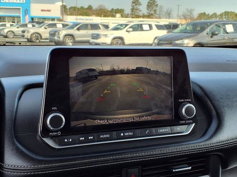 Used 2023 Nissan Rogue SV image 9