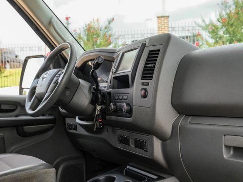 Used 2020 Nissan NV 3500 S image 21