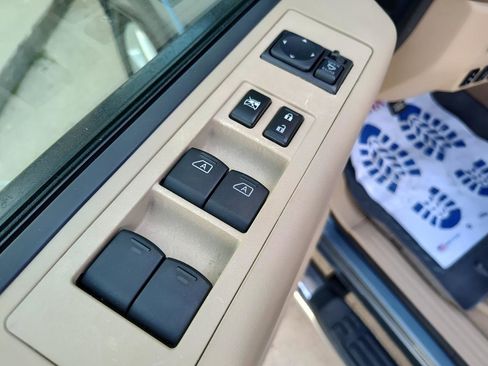 Used 2010 Nissan Titan LE image 16