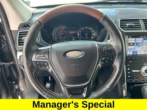 Used 2019 Ford Explorer Platinum image 16