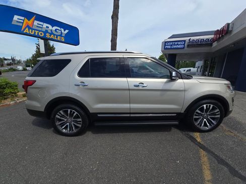 Used 2017 Ford Explorer Platinum AWD/4WD image 7