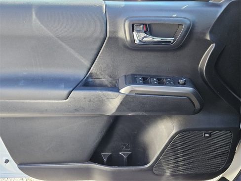 Used 2020 Toyota Tacoma TRD Off-Road image 27