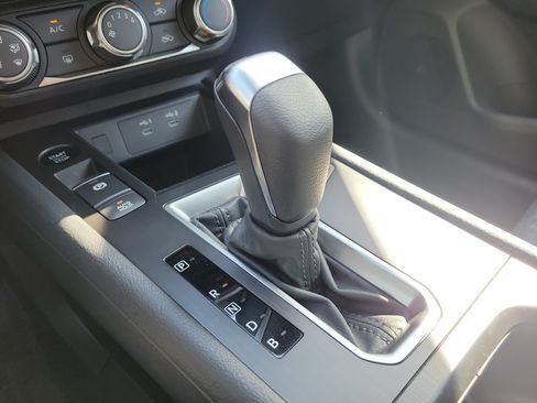 Certified 2025 Nissan Kicks SV FWD image 29