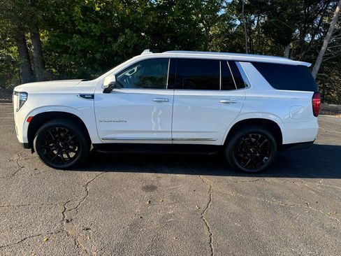 Certified 2023 GMC Yukon SLT w/ SLT Premium Package AWD/4WD image 2