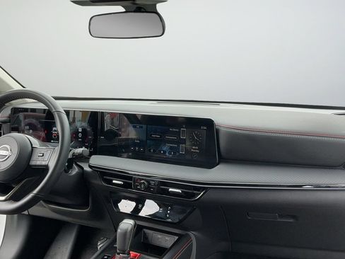 Certified 2025 Nissan Kicks SR FWD image 43