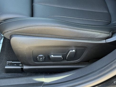 Used 2025 BMW 330i xDrive Sedan w/ M Sport Package image 20