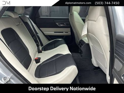 Used 2018 Jaguar XF S RWD image 21