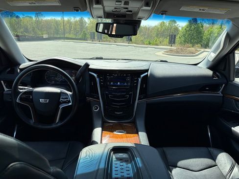 Used 2016 Cadillac Escalade Premium image 24