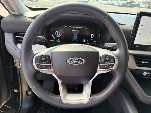 Used 2025 Ford Explorer Active AWD/4WD image 11