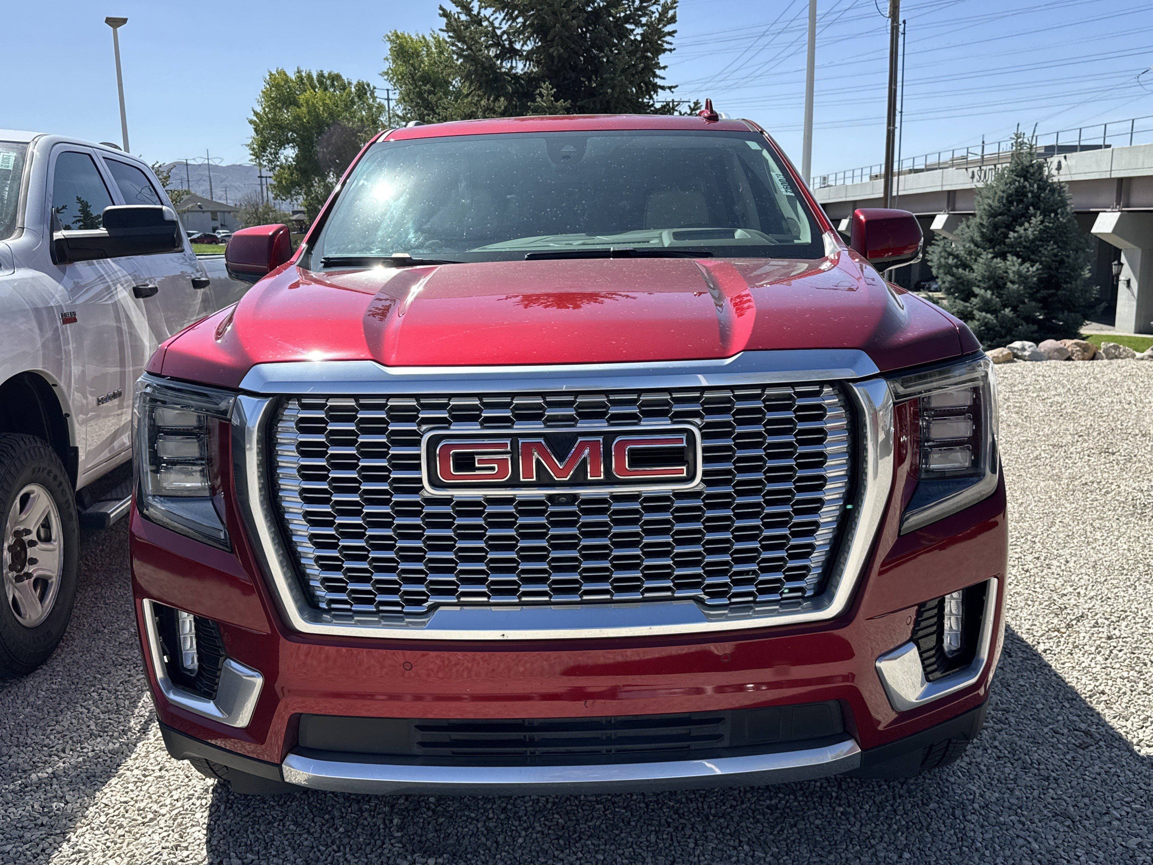 Used 2022 GMC Yukon Denali w/ Denali Premium Package AWD/4WD image 4