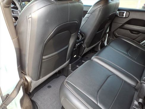 Used 2023 Jeep Wrangler Sahara AWD/4WD image 15