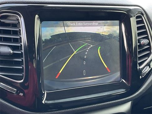 Used 2018 Jeep Compass Limited w/ Navigation Group image 19