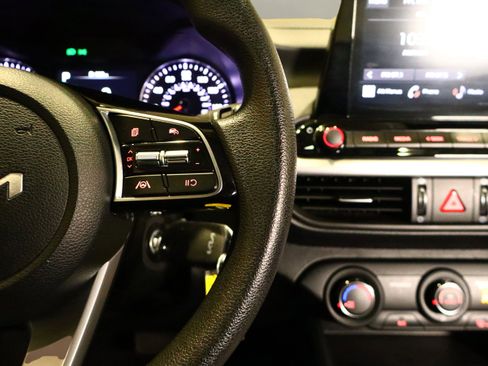 Used 2024 Kia Forte LXS image 12