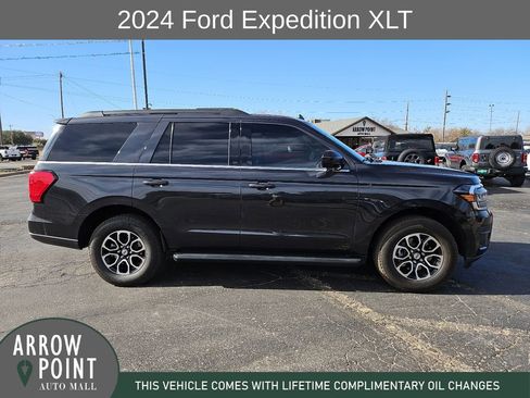 Used 2024 Ford Expedition XLT image 13