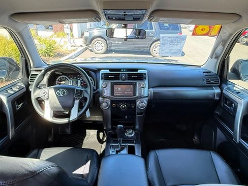 Used 2018 Toyota 4Runner SR5 AWD/4WD image 13