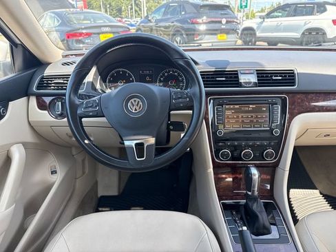 Used 2013 Volkswagen Passat 2.5 SEL FWD image 21