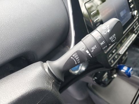 Used 2020 Toyota Prius LE image 21