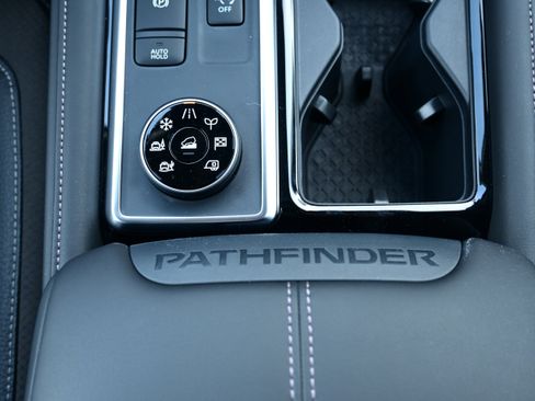 New 2025 Nissan Pathfinder SL image 21
