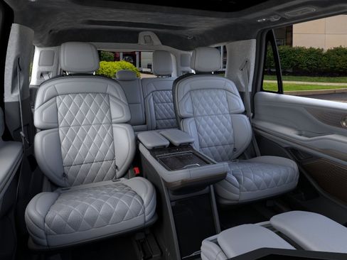 New 2026 Lincoln Navigator Black Label AWD/4WD image 11