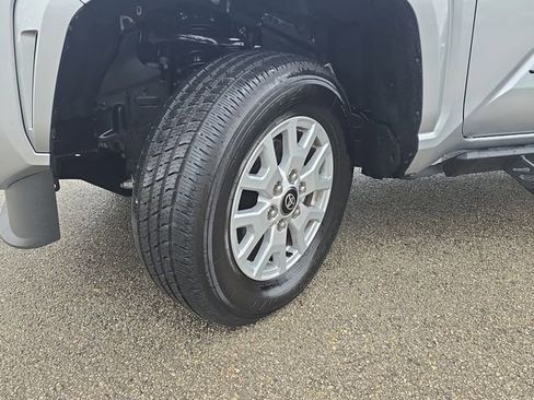 Used 2025 Toyota Tacoma SR5 AWD/4WD image 32