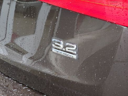 Used 2011 Audi Q5 3.2 Prestige AWD/4WD image 25