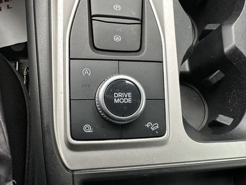 Used 2021 Ford Explorer XLT image 35