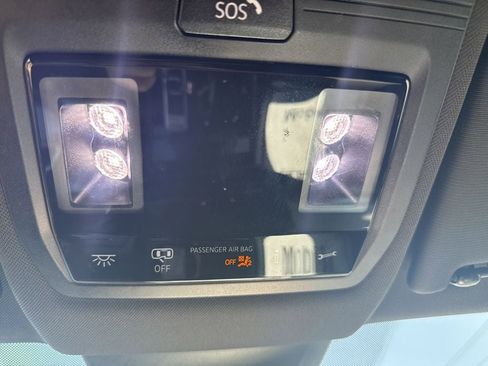Used 2024 Volkswagen Atlas Cross Sport SE FWD image 24
