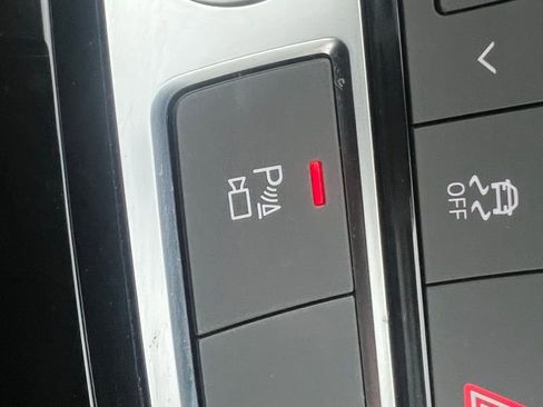 Used 2022 Audi Q8 Premium Plus w/ Premium Plus Package image 42