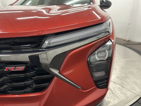 Used 2024 Chevrolet Trax RS w/ Sunroof Package image 30