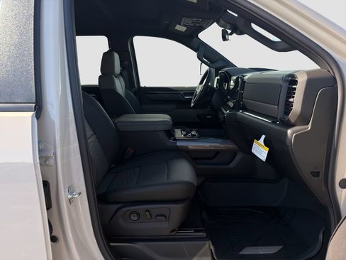 New 2026 Chevrolet Silverado 2500 ZR2 w/ LPO, Dark Essentials Package AWD/4WD image 18