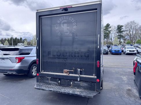 Used 2022 Ford Transit 350 DRW RWD image 5